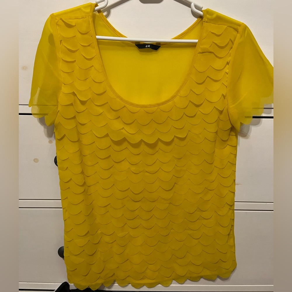 H&M Yellow ruffle blouse. size small.